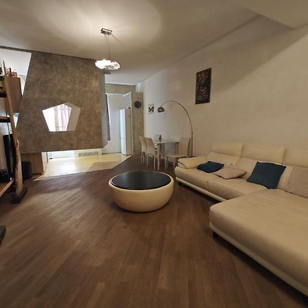 Luxury Apartment III Тбилиси Екстериор снимка